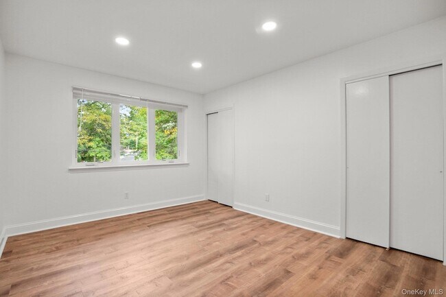 Building Photo - 1341 Pelhamdale Ave