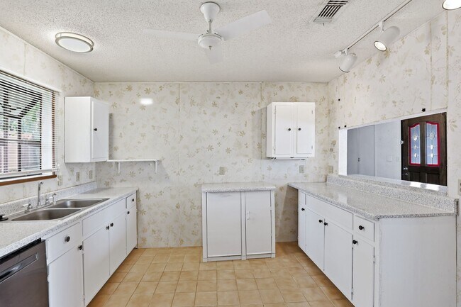 Building Photo - Beauty in Burleson ISD