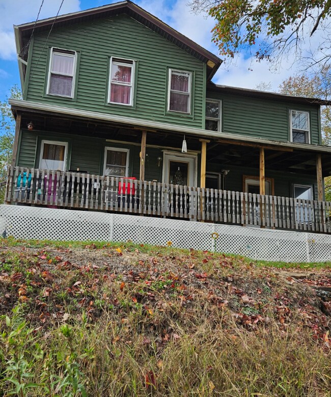 Building Photo - 107 Canaan St