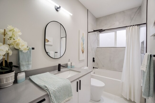 Building Photo - Immaculate NEW CONSTRUCTION Seattle Townho...
