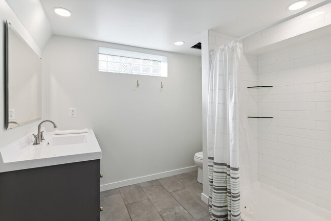 Building Photo - Charming 3-Bed Duplex in Vibrant Minneapolis Neighborhood