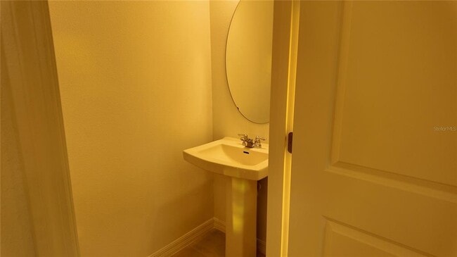 Building Photo - 2004 Viewfinder St