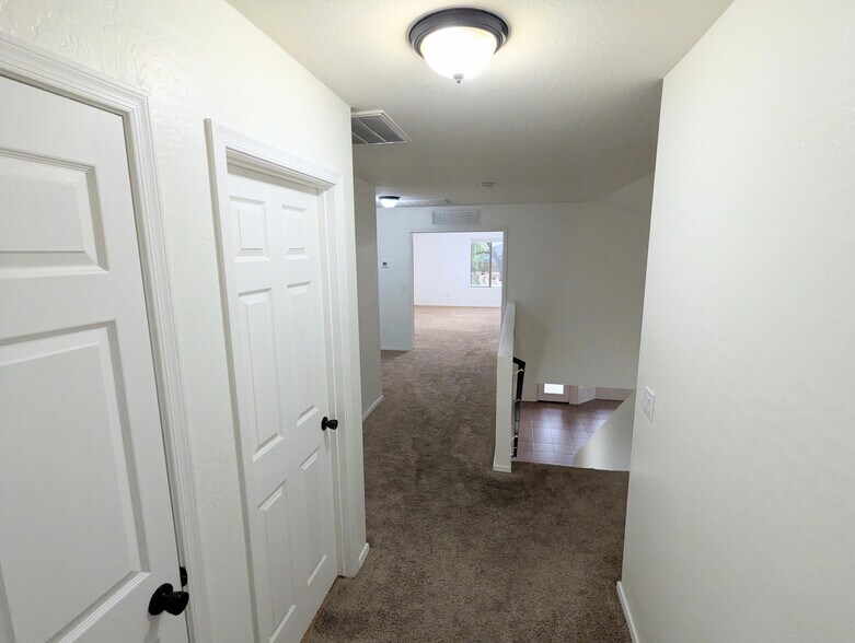 Building Photo - 33966 N Mercedes Dr