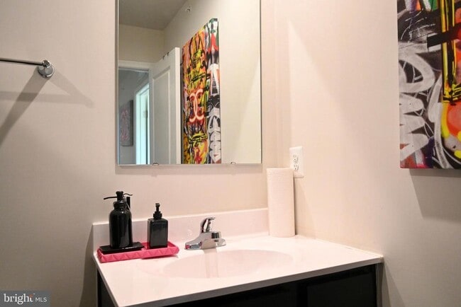 Building Photo - 110 Mariners Wy