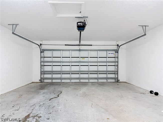 Building Photo - 5045 Arancia Ln