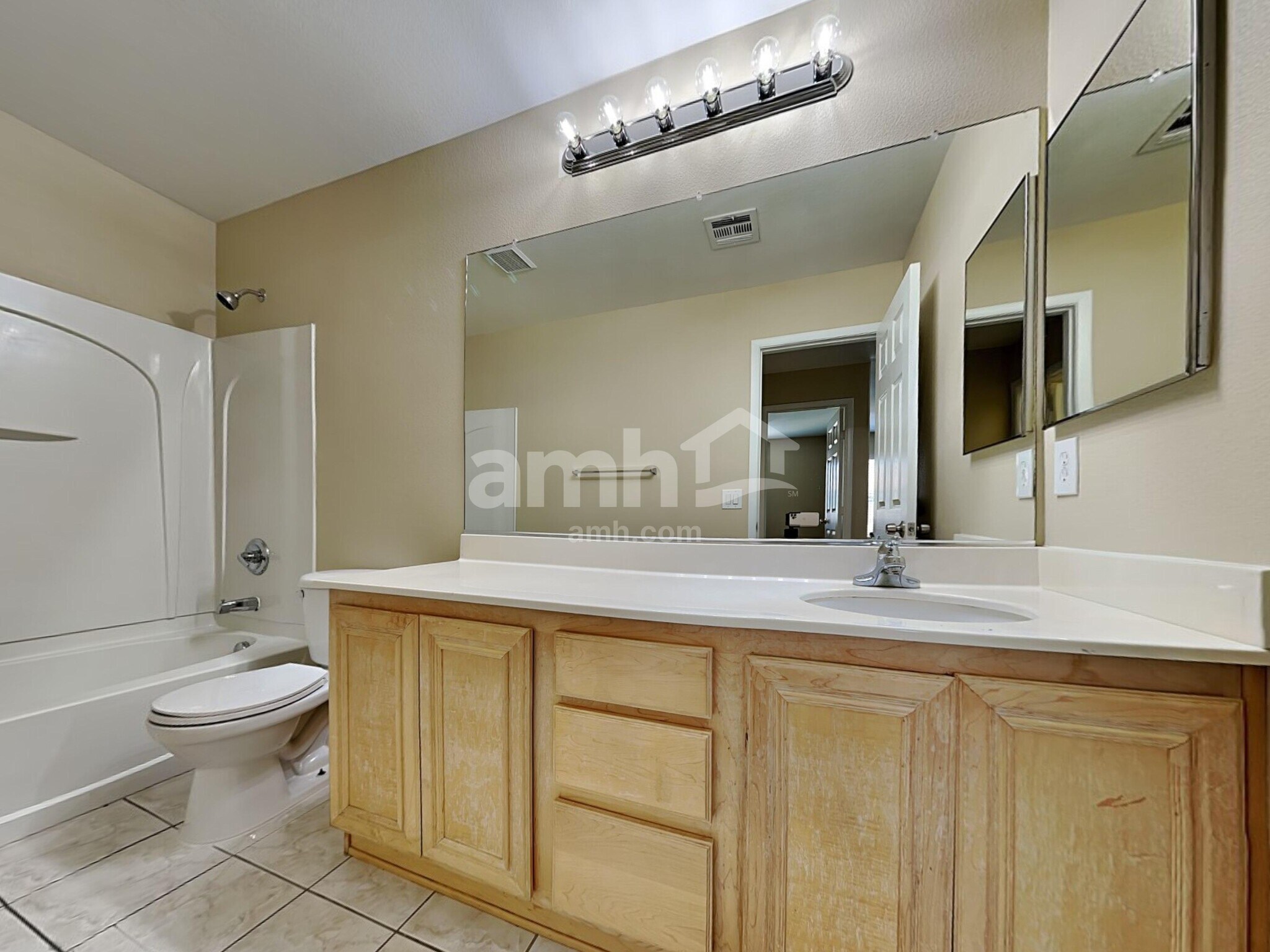 Building Photo - 10246 Massachusetts Ln