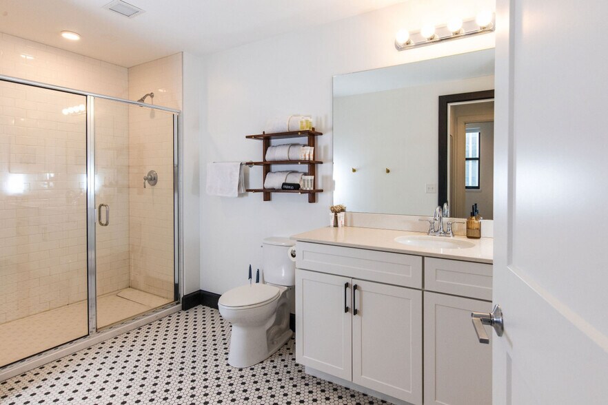 Building Photo - 758 N Broadway