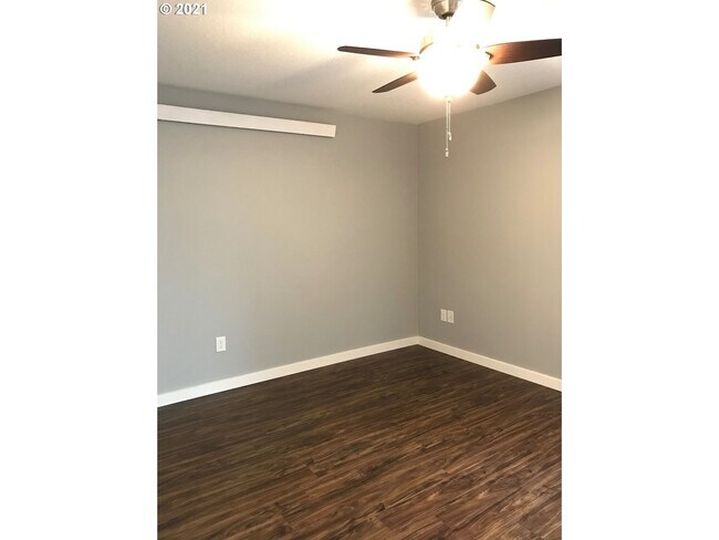 Building Photo - 6867 N Fessenden St