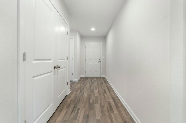 Building Photo - 610 Riverwalk Cir