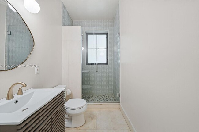 Building Photo - 415 Aledo Ave