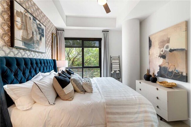 Building Photo - 3201 McKinney Ave