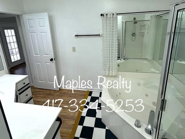 Building Photo - Two bed / Two bath condo in WOODLAND ESTAT...
