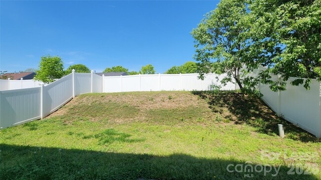 Building Photo - 508 Knothole Ln