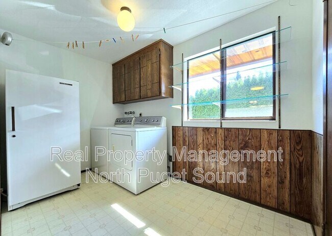 Building Photo - 2403 117th Ave NE