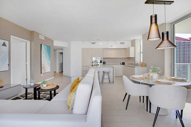 Building Photo - 4010 S Ocean Dr