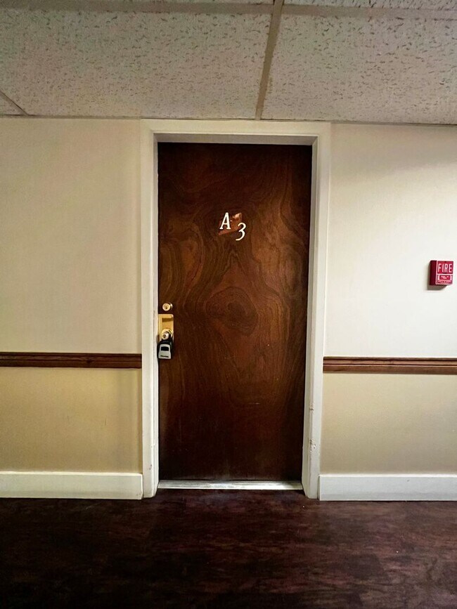 Building Photo - Robertson1005 (KC-JF)