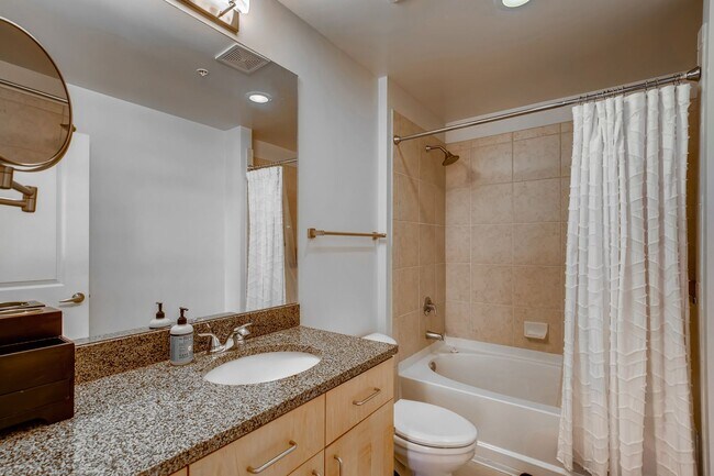 Building Photo - INCREDIBLE Riverfront Park Condo- 1BD/1BA ...