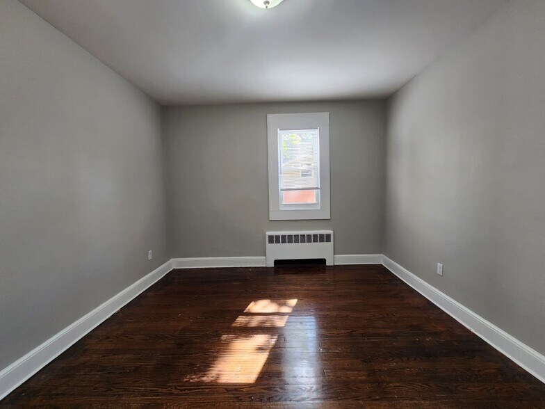 Building Photo - 383 Newhall St