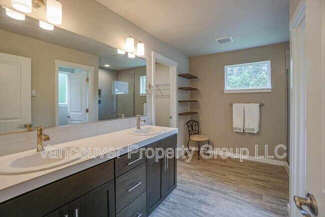 Building Photo - 2904 NE 161st Ct