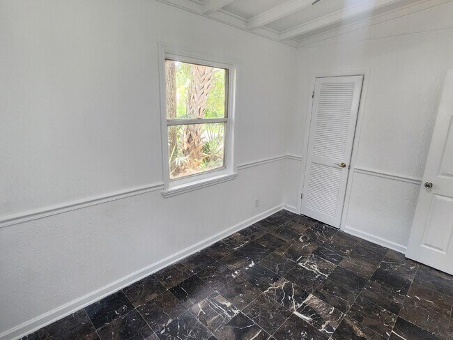 Building Photo - 305 S Loxahatchee Dr