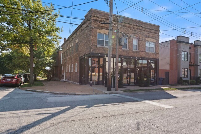 Building Photo - 2700-2702 Macklind