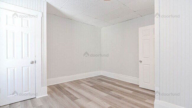 Building Photo - 220 S Main St