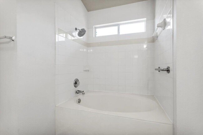 Building Photo - 2721 Breezy Point Cove
