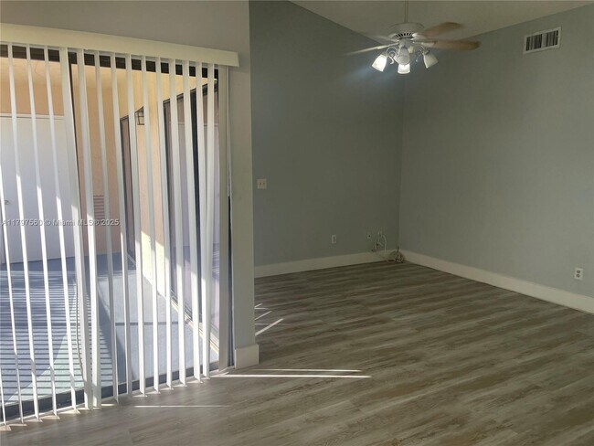 Building Photo - 1190 Washington Cir