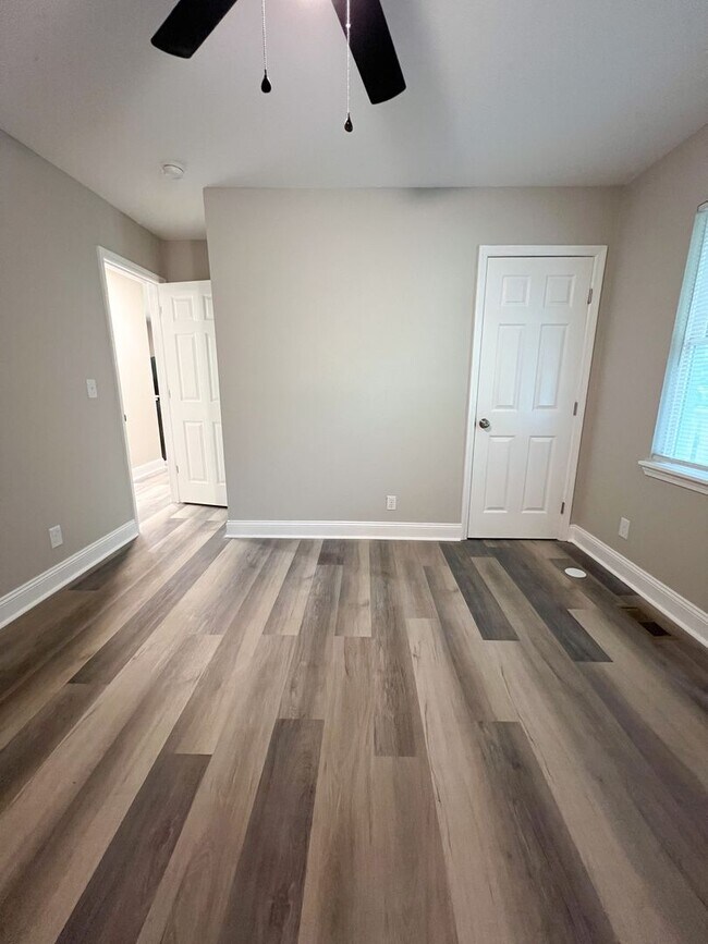 Building Photo - Move-In Specials Available! Completely Rem...