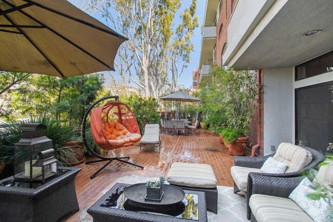 Building Photo - 200 N Swall Dr