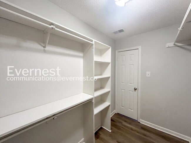 Building Photo - 4176 Chesapeake Way