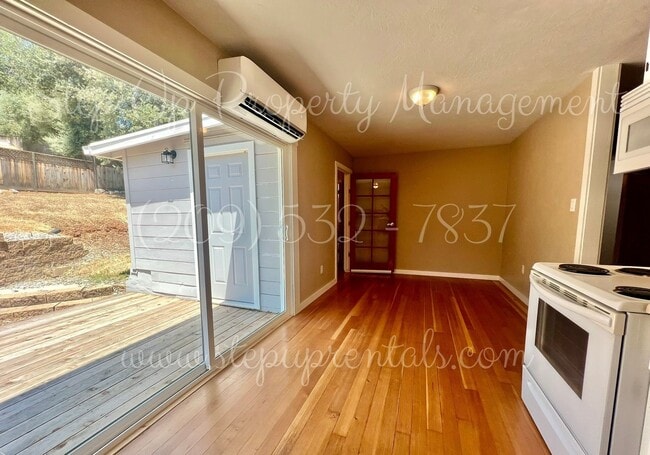 Building Photo - Updated 2-Bed, 2-Bath Home with Bonus Room...