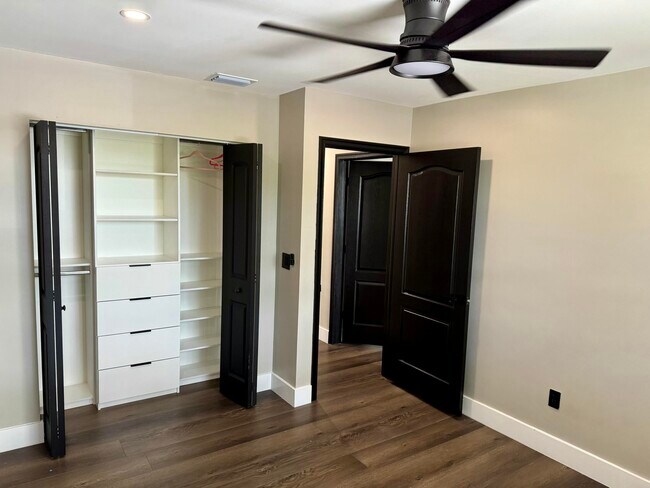 Building Photo - 10366 Buena Ventura Dr