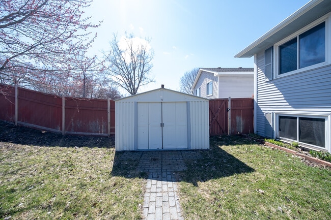 Building Photo - 1705 Slater Ln