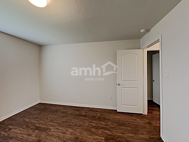 Building Photo - 7734 Watersedge Cove