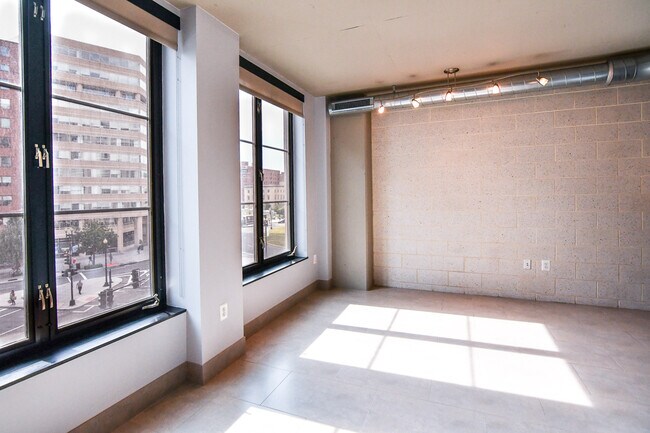 Building Photo - 1133 14th St NW
