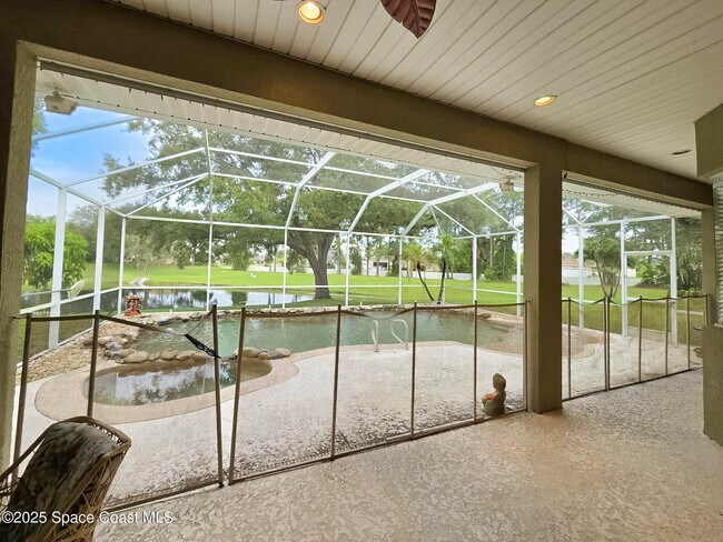 Building Photo - 949 SE Gardenbrook Ct