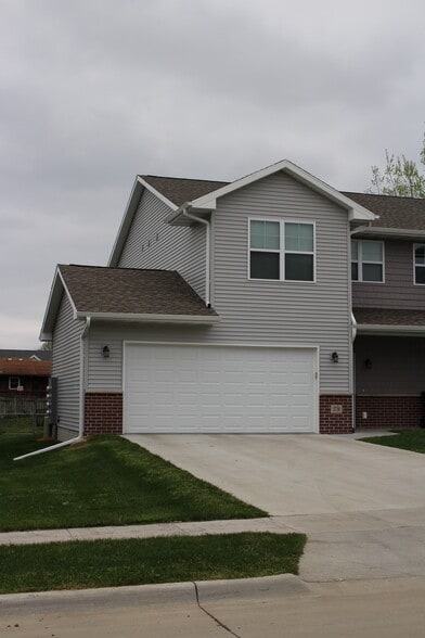 Primary Photo - 3730 Ravenwood Cir