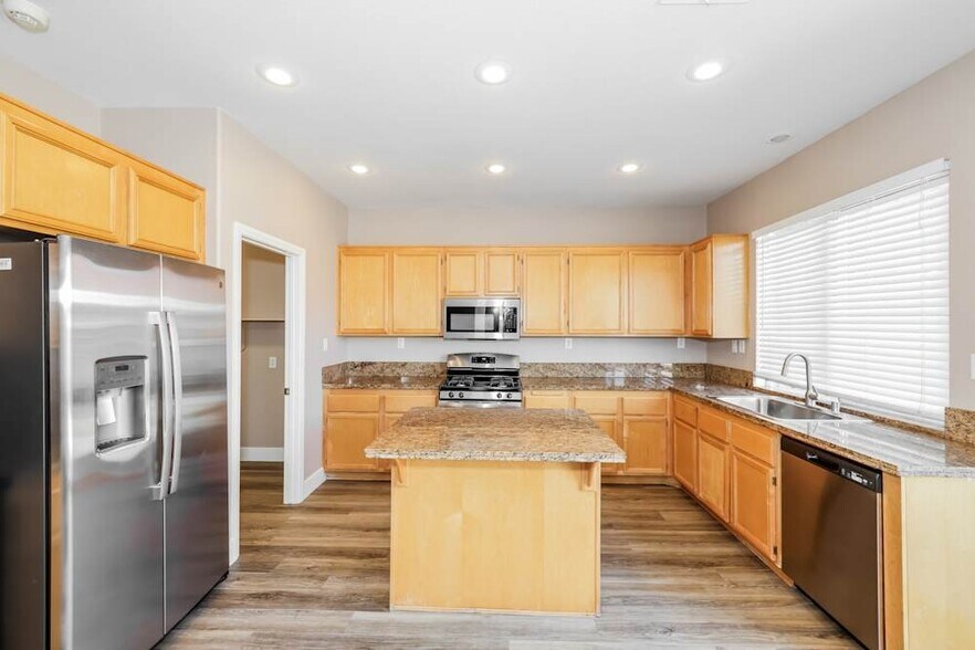 Building Photo - 105 Pepperwood Dr