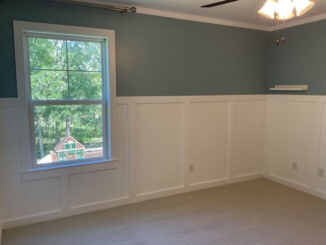 Building Photo - 4 Bedroom 2.5 Bathroom located in Old Mill...