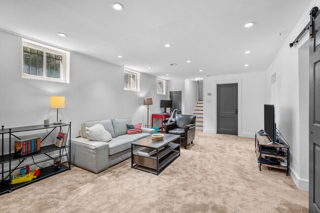 Building Photo - Gorgeous Washington Park Bungalow!