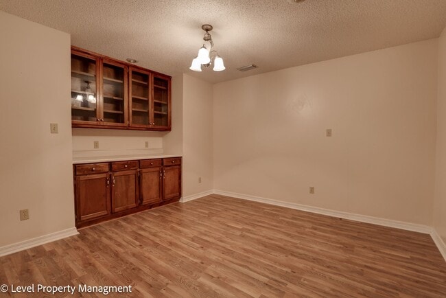 Building Photo - Spanish Fort Duplex Side B 2/1 with Bonus Room