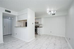 Building Photo - 17331 Red Oak Dr