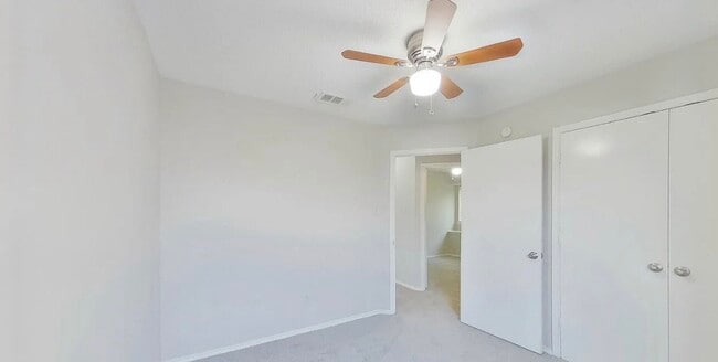 Building Photo - MOVE IN READY