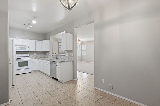 Building Photo - 2737 S Cupertino Dr