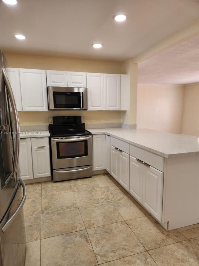 Building Photo - 6807 NW 58th Ct