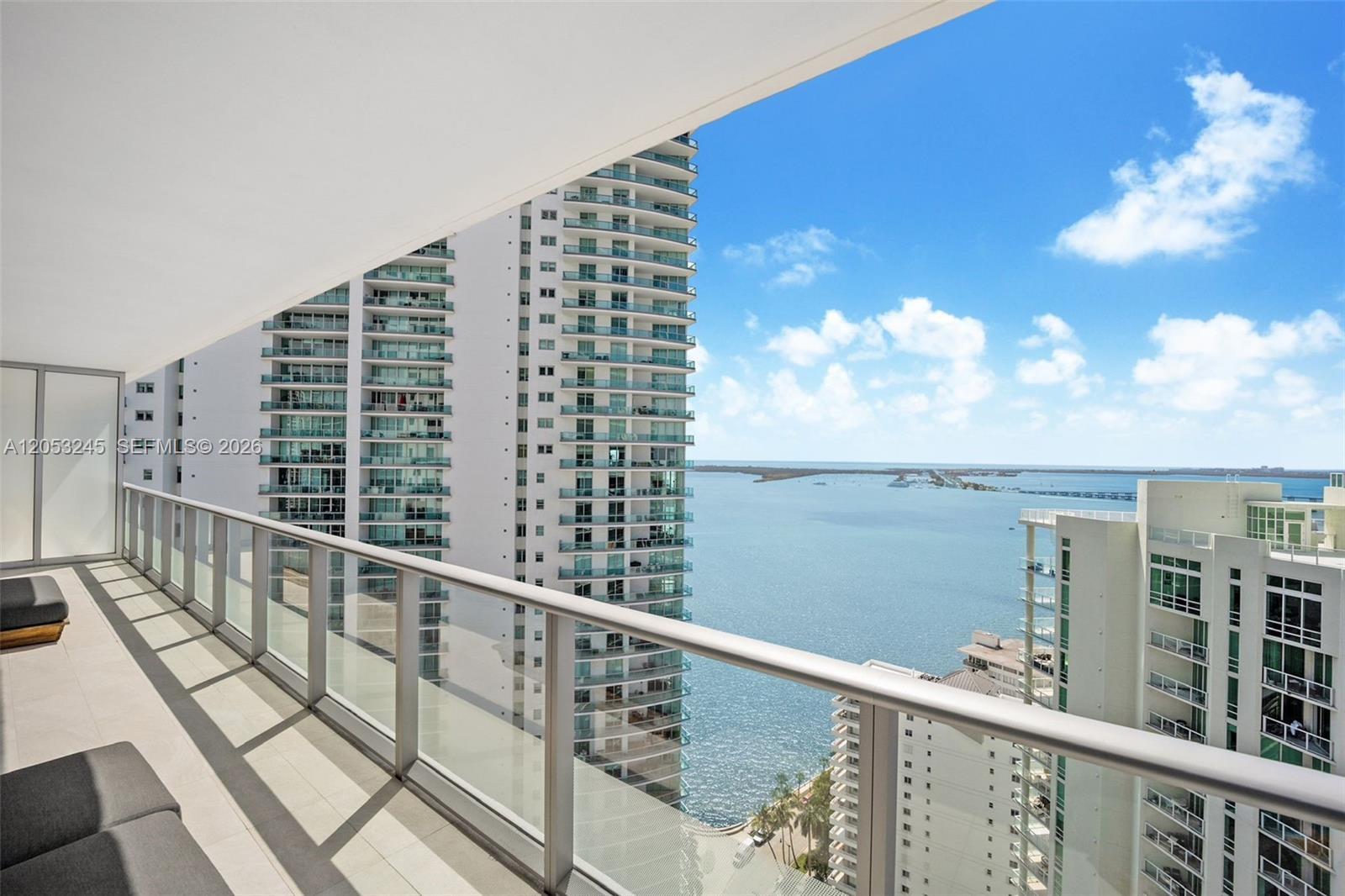 Building Photo - 1300 brickell bay Dr