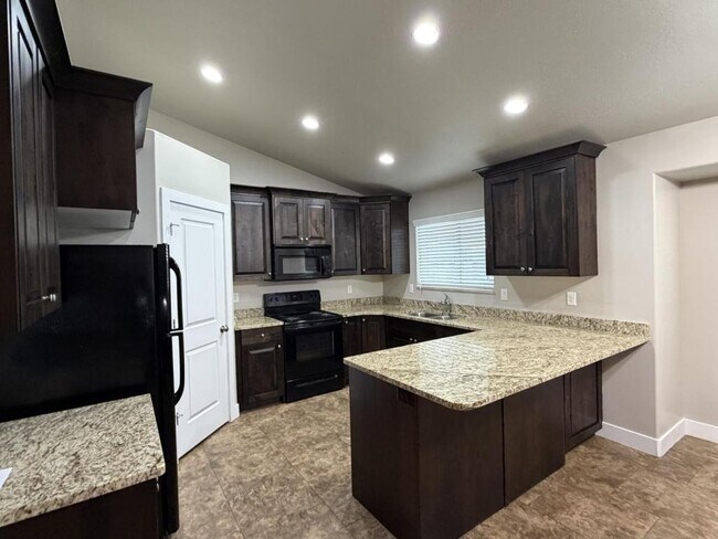 Building Photo - 2103 925 W