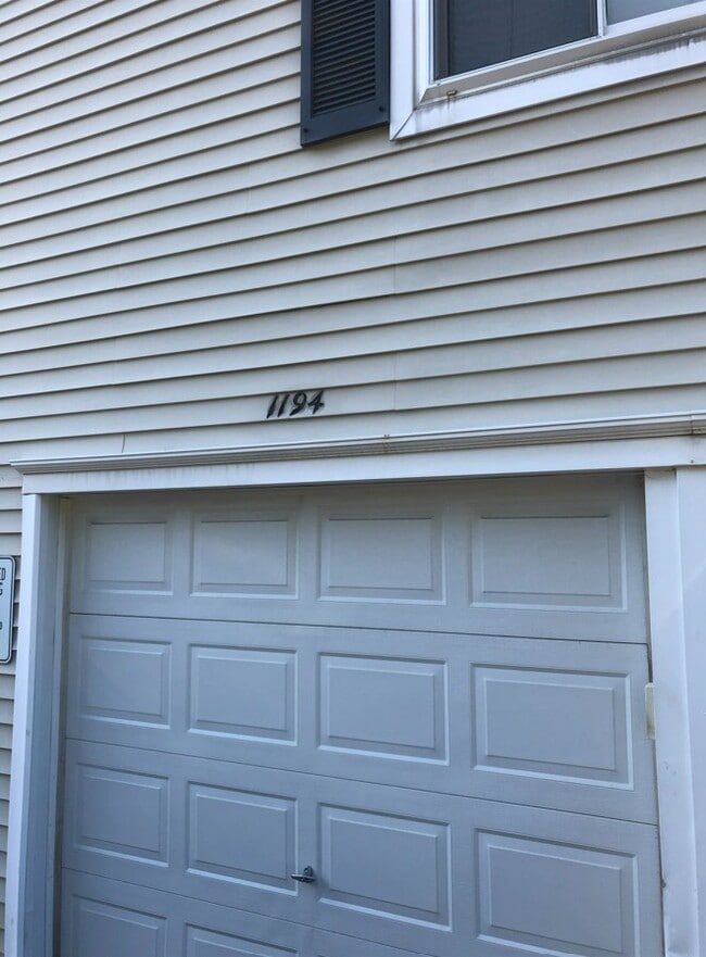 Building Photo - 1194 Cove Dr