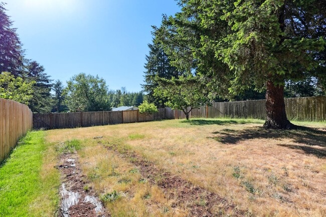 Building Photo - Move in ready now! West side cutie! 2 bed,...